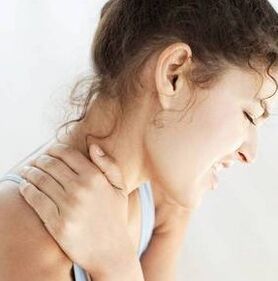 Neck bone and chondropathy lead to clamping of the neck nerves
